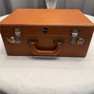 Shortrip Vintage Brown Leather Traincase.